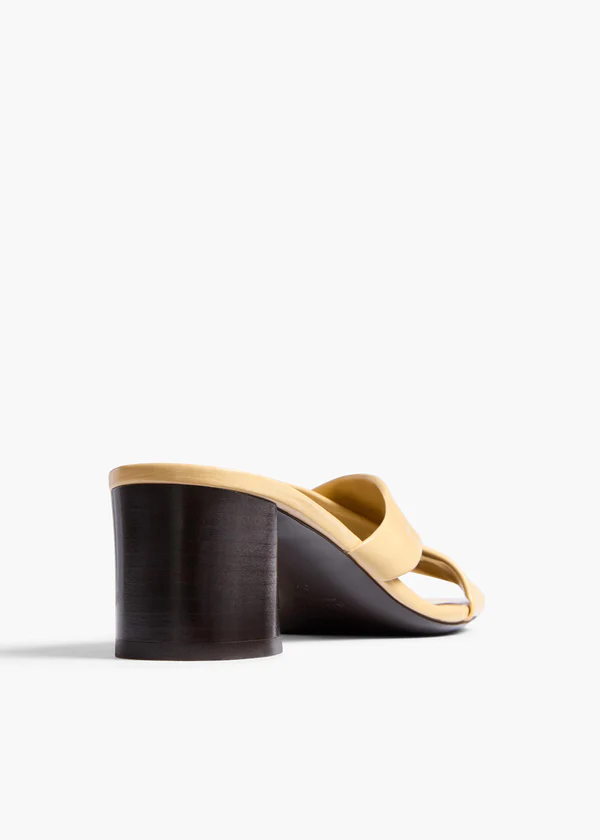 LIRIA-SANDAL-55_BUTTER_F3101-943-102_D.jpg