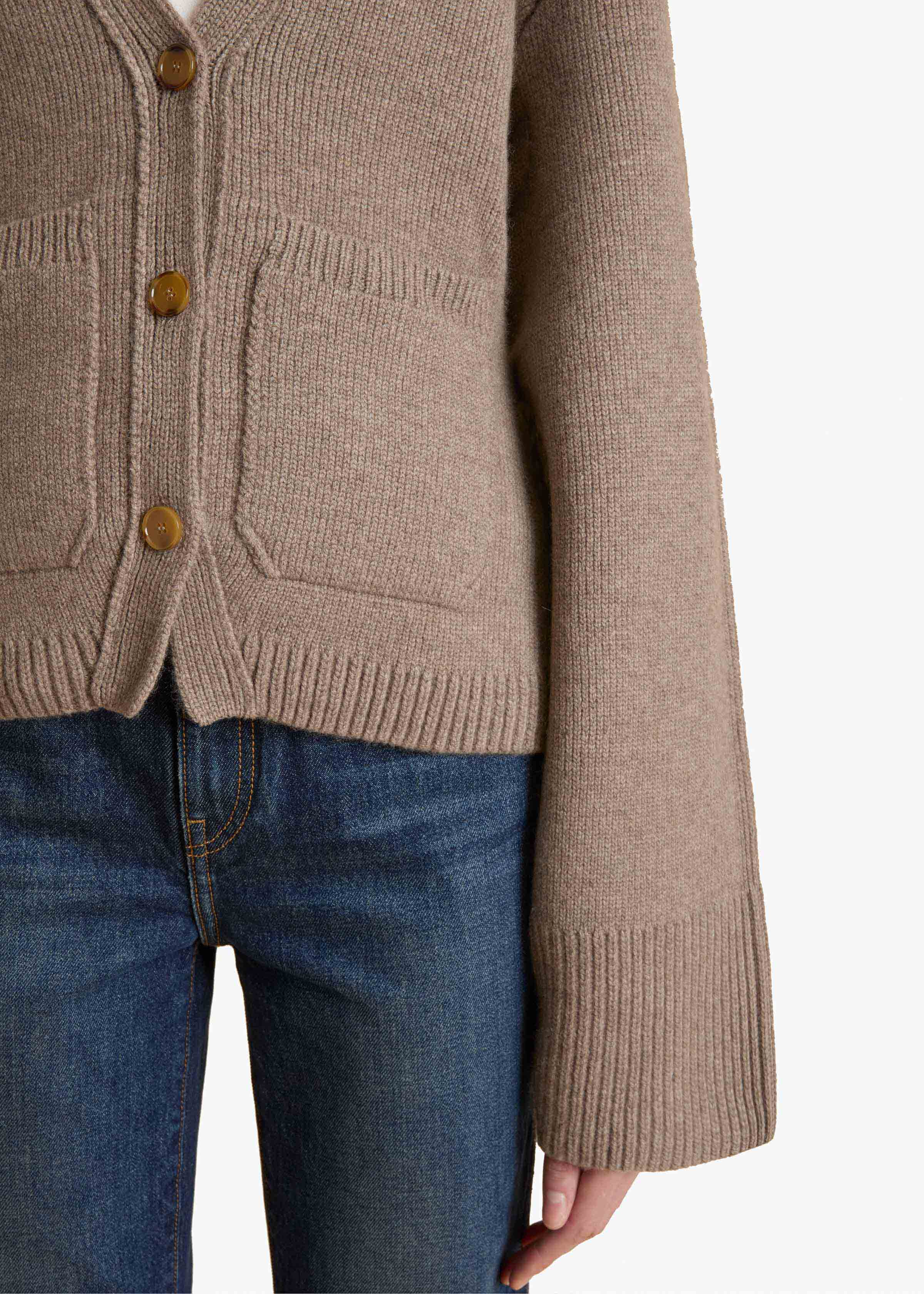SCARLET SWEATER IN BARLEY DETAILED VIEW 2