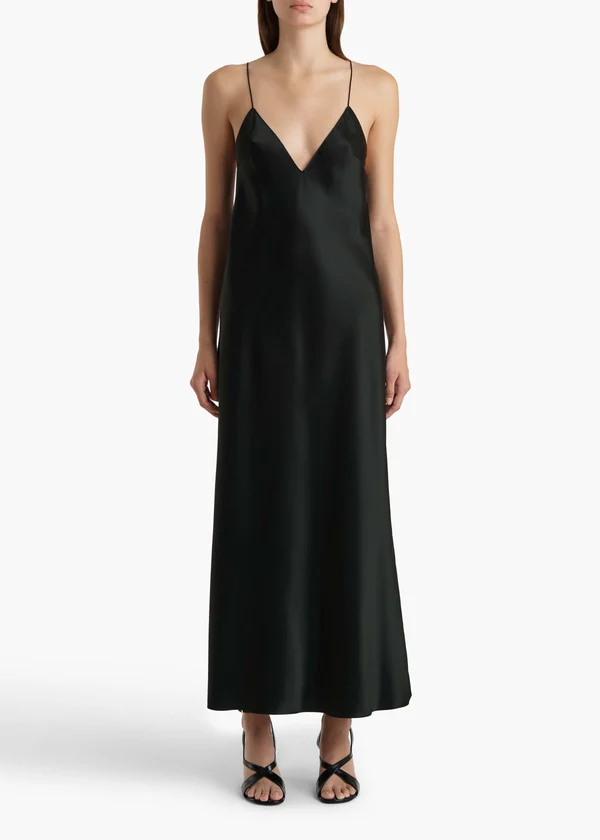 TAJA-DRESS_BLACK_55994120-200_B_57b62631-b975-4c84-a2b1-3d5229af4147